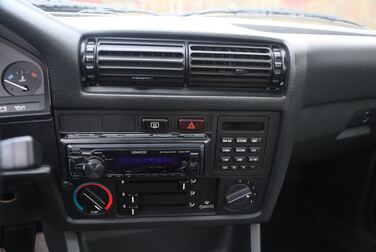 Interior image of 1989 BMW 325i