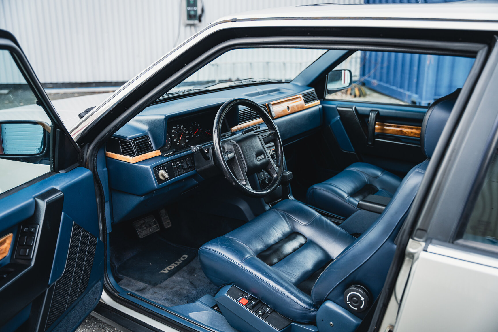 Interiörbild 1988 Volvo 780 Bertone Coupé