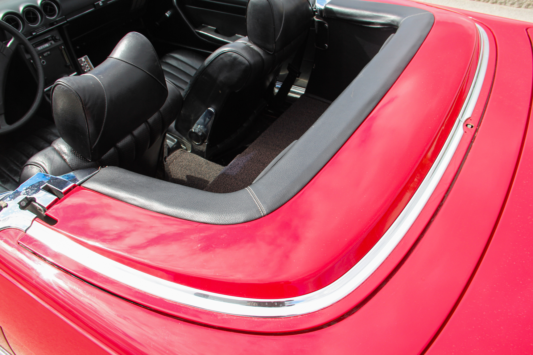 Exteriörbild på 1975 Mercedes-Benz 280 SL (53)