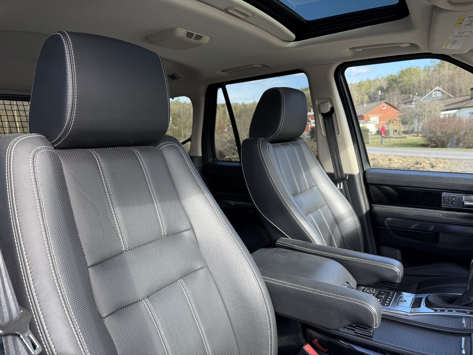 Interiörbild 2012 Land Rover Range Rover Sport V8