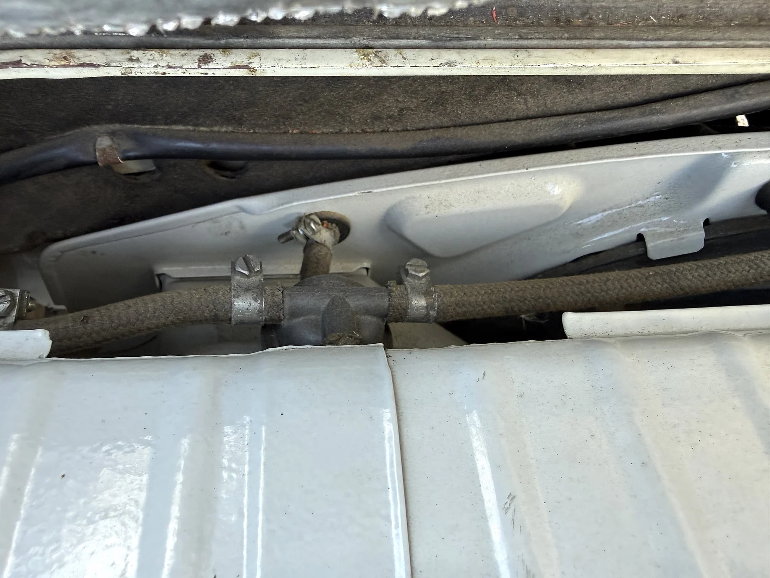 Image of 1965 Volkswagen 1500 Limousine 311 Notchback mechanics (10)