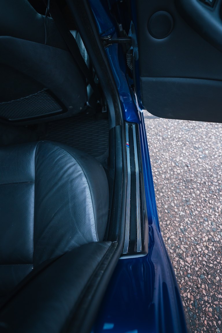 Interior image of 2003 BMW 330i