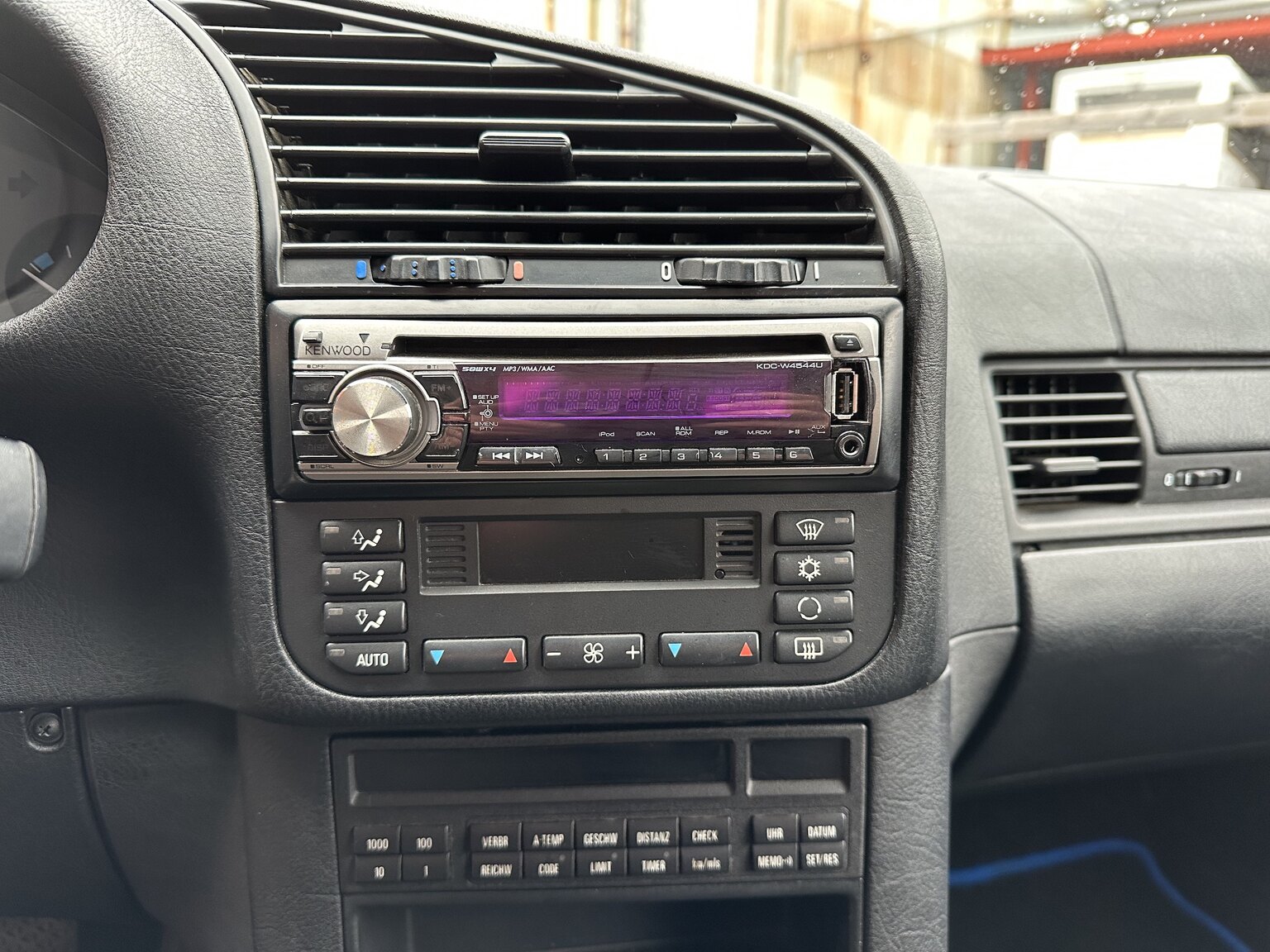 Interiörbild 1996 BMW 328i Coupé E36 M-Sport (14)