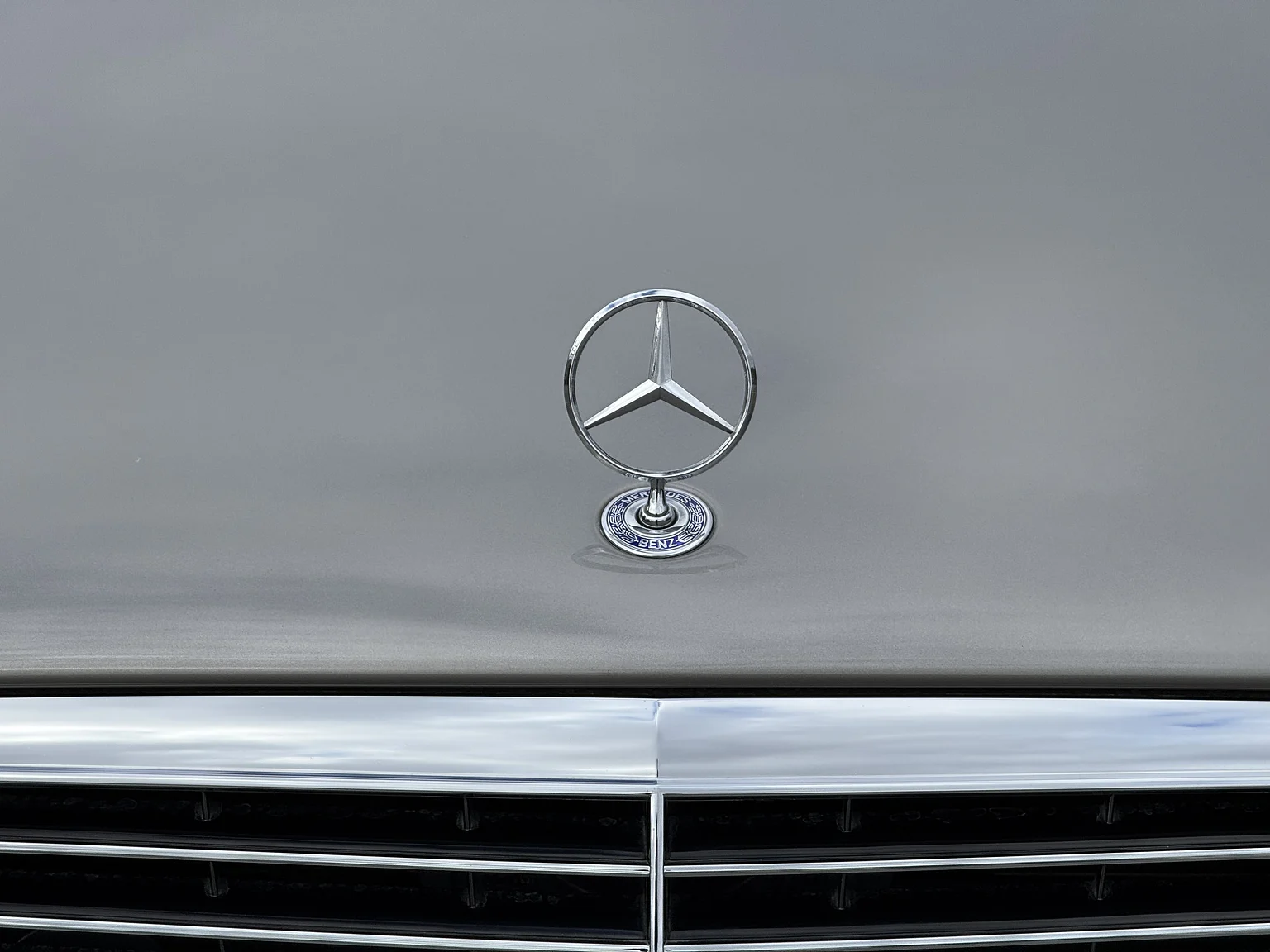 Exteriörbild på 2004 Mercedes-Benz E 500 7G-Tronic (13)