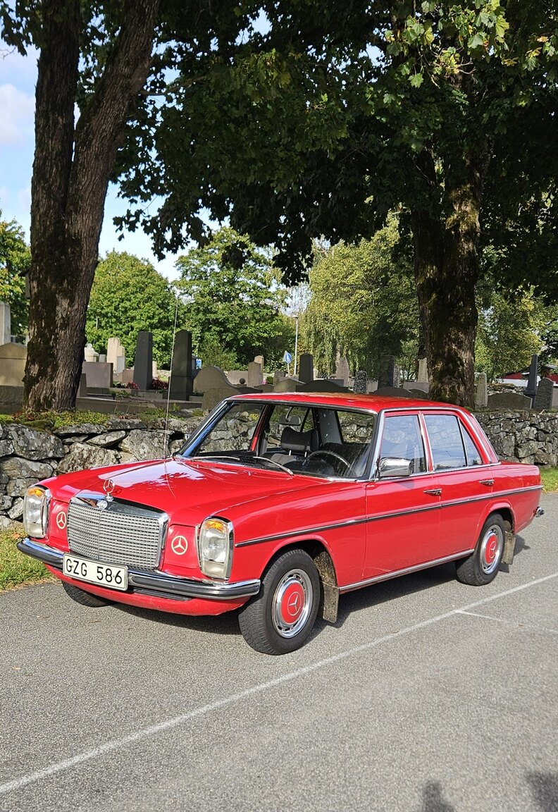 Exteriörbild på 1975 Mercedes-Benz 200