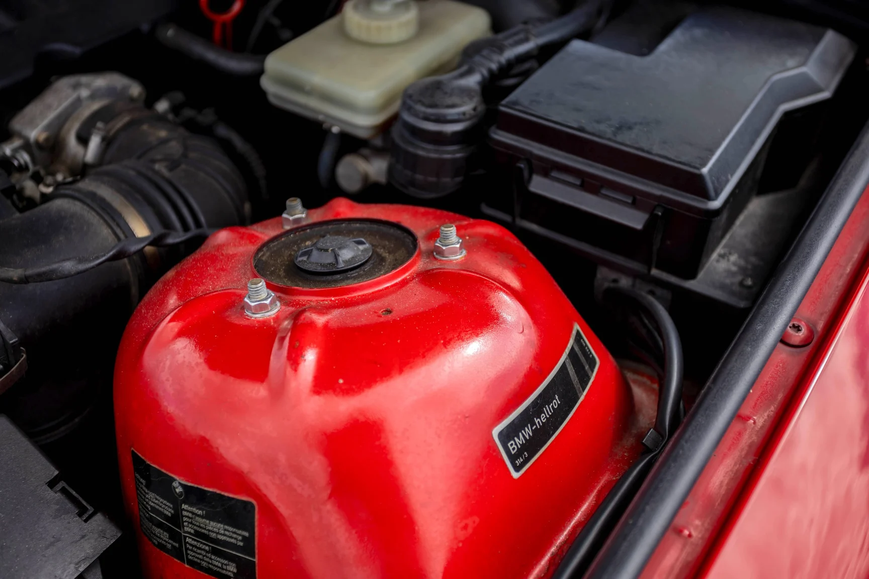 Image of 1994 BMW 325i Convertible (11) mechanics