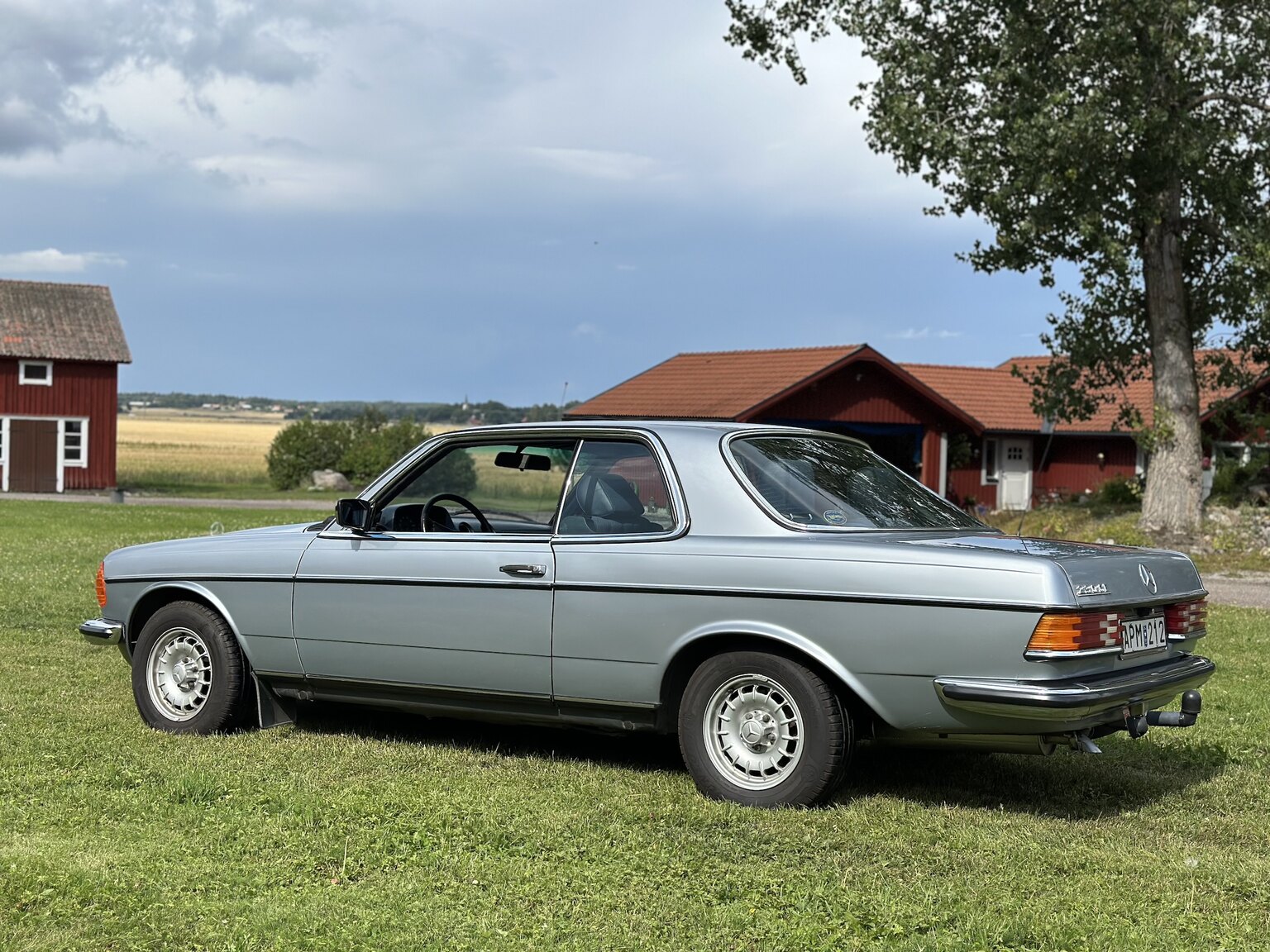 Exteriörbild på 1984 Mercedes-Benz 230 CE