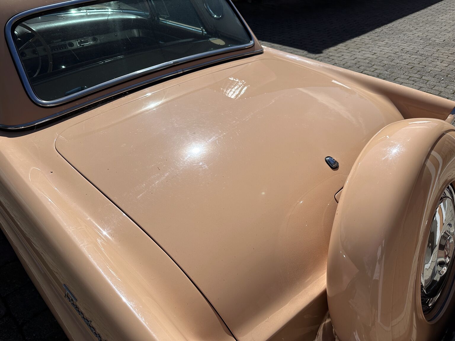 Exteriörbild på 1956 Ford Thunderbird Convertible