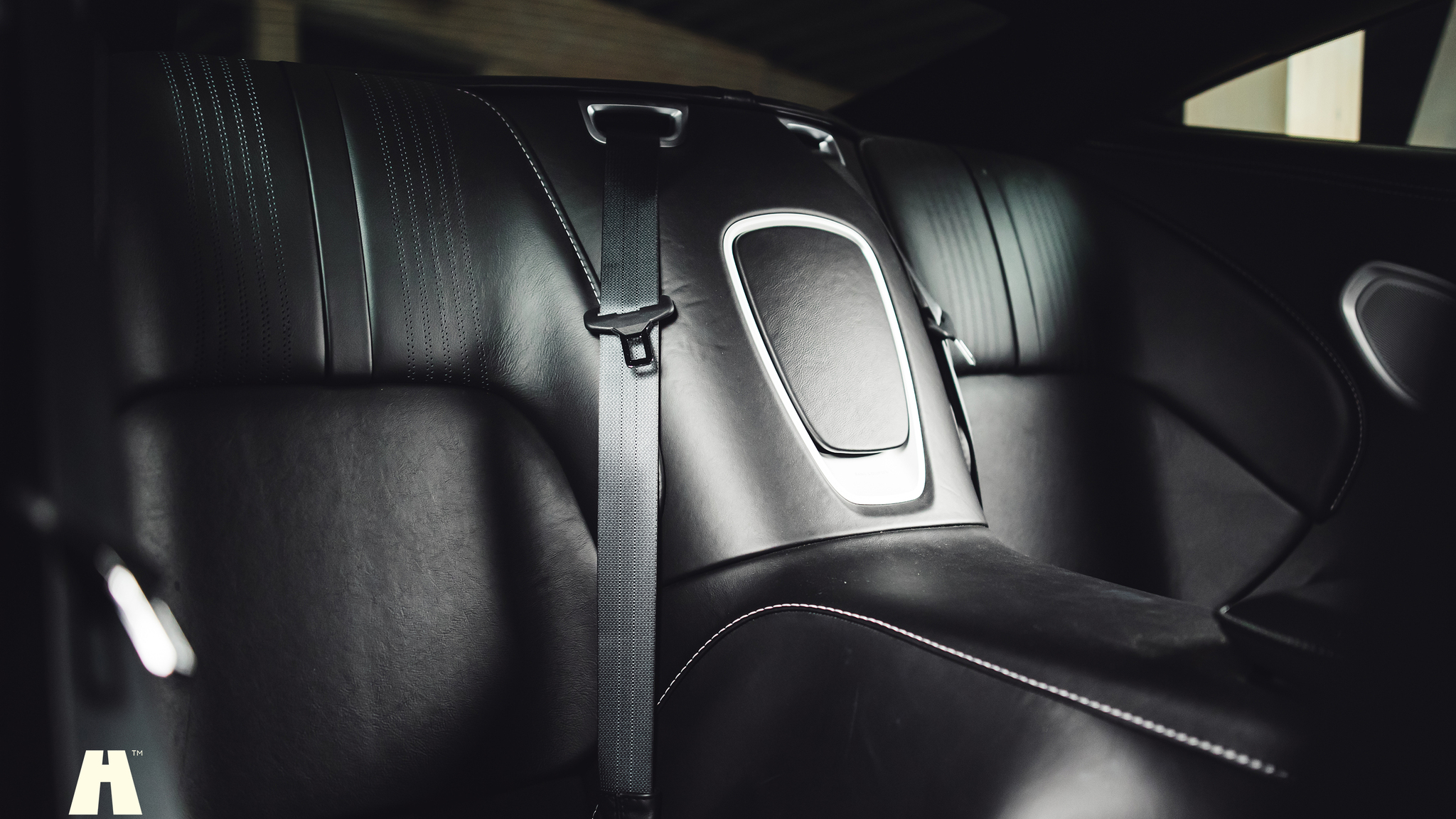 Interiörbild 2019 Aston Martin DB11 AMR (52)