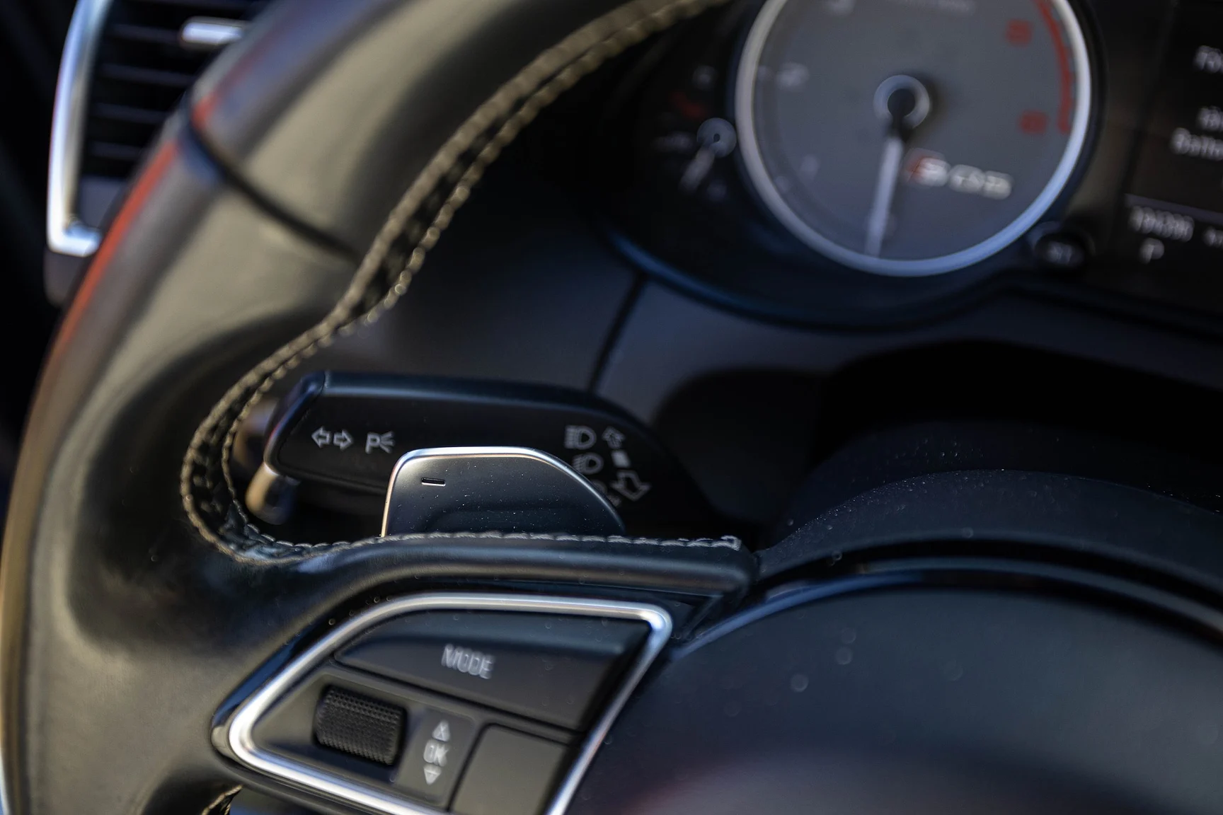 Innenraumfoto von 2017 Audi SQ 5 Plus TDI (11)