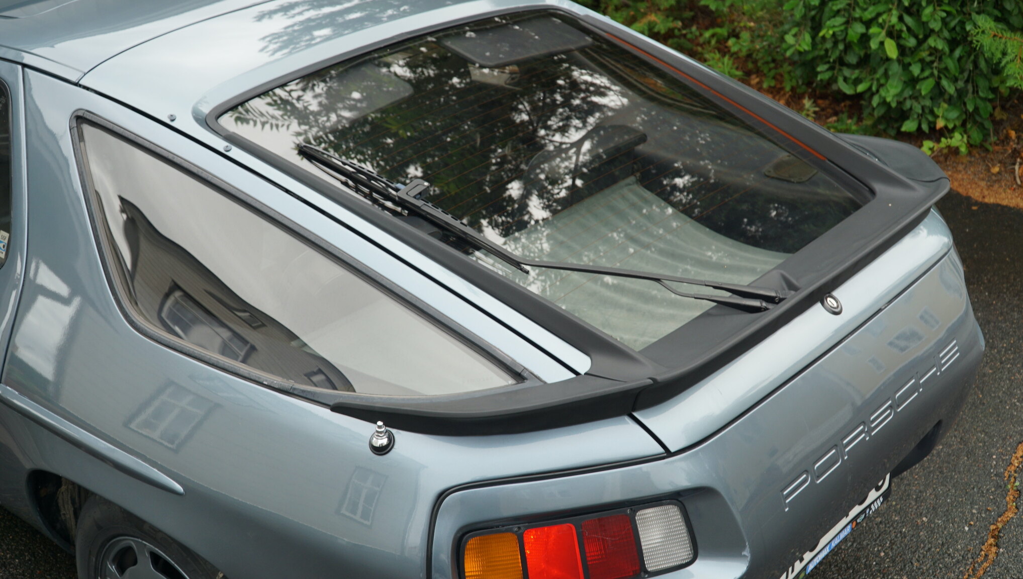 Exterior image of 1983 Porsche 928S (52)