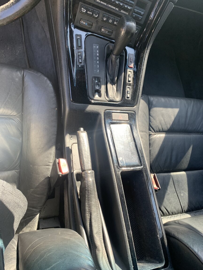 Interior image of 1995 BMW 840i (21)