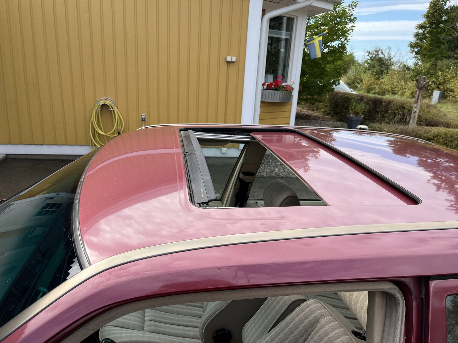 Exterior image of 1990 Mercedes-Benz 230 E