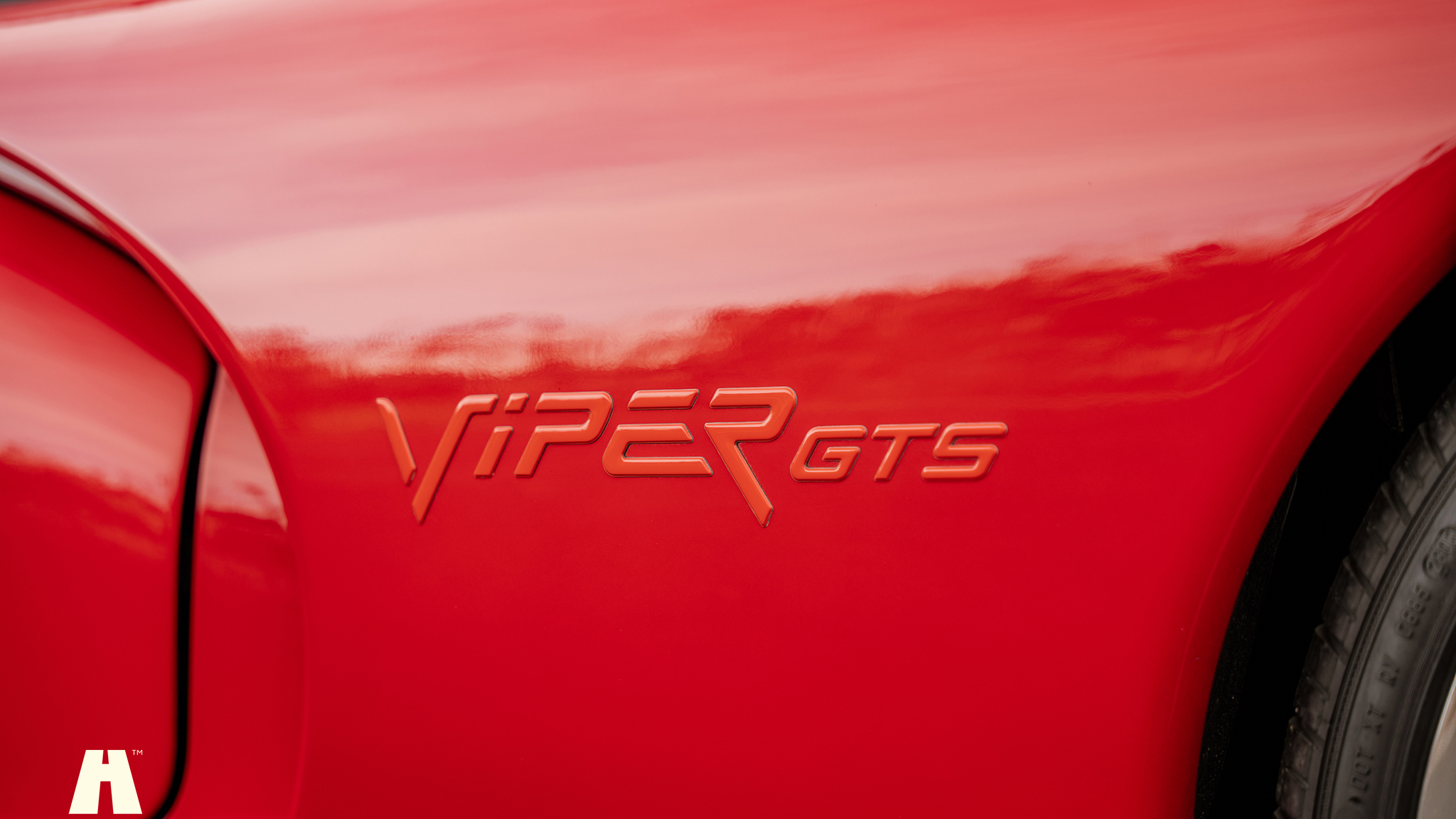 Exterior image of 1997 Dodge Viper GTS