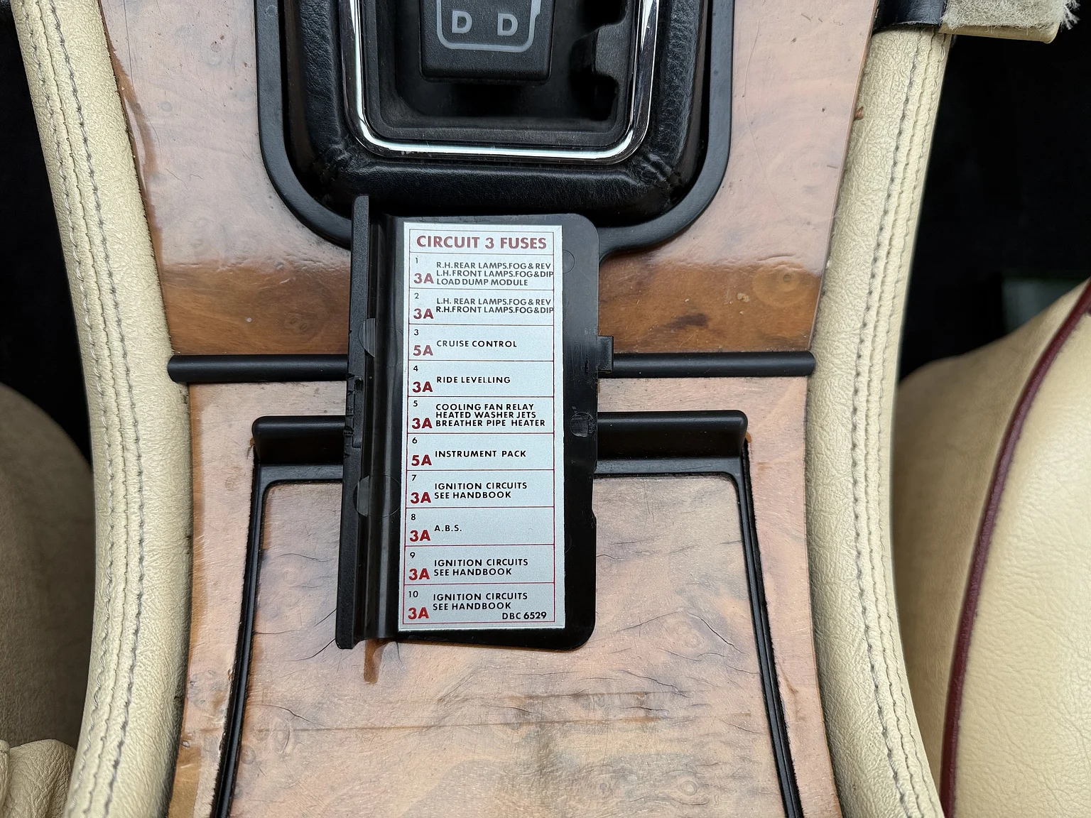 Innenraumfoto von 1991 Jaguar XJ40 Sovereign (30)