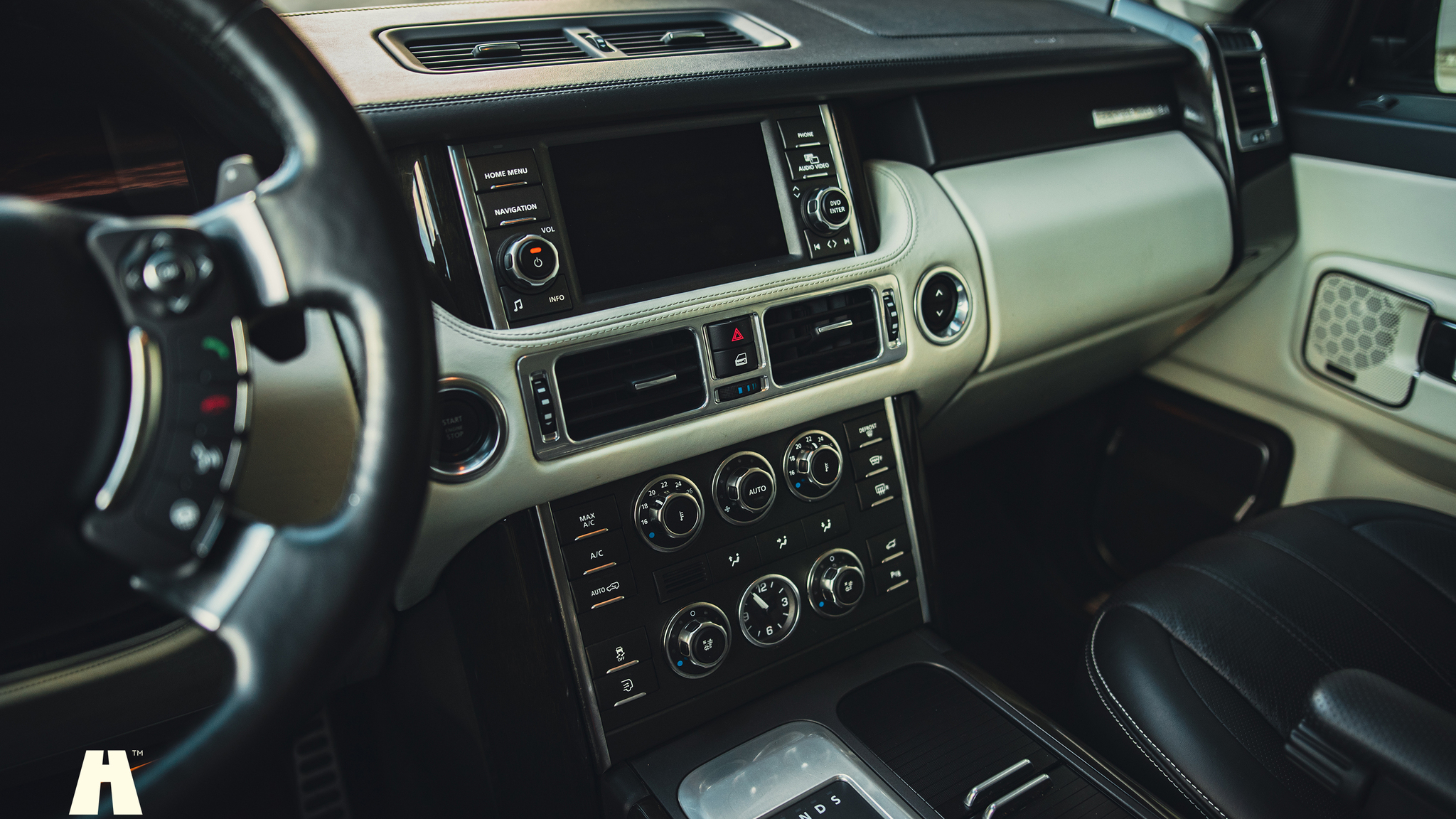 Interior image of 2011 Range Rover TDV8 Autobiography  (36)