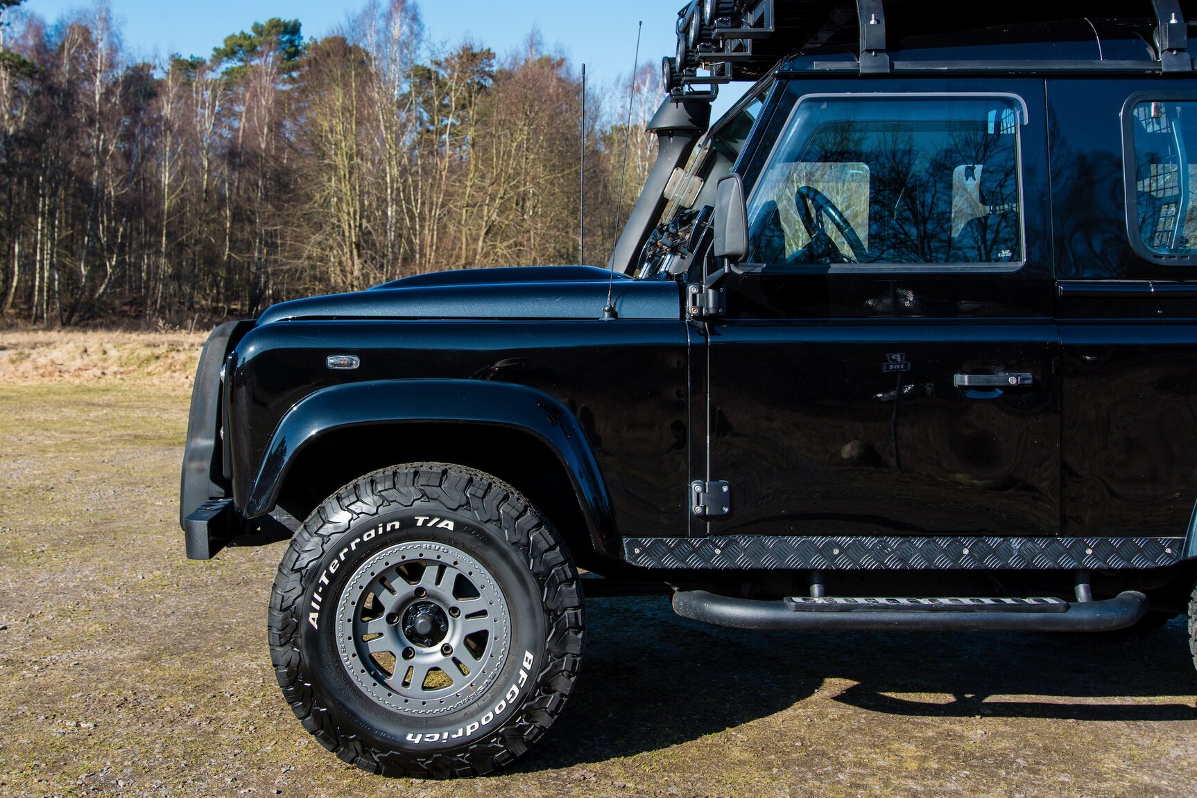 Exteriörbild på 2009 Land Rover Defender 90 2.4 TD4 4x4