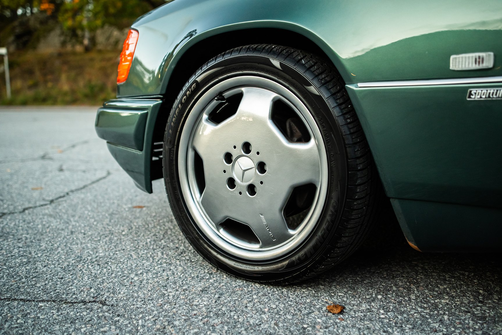 Exterior image of 1996 MERCEDES-BENZ E 320 T