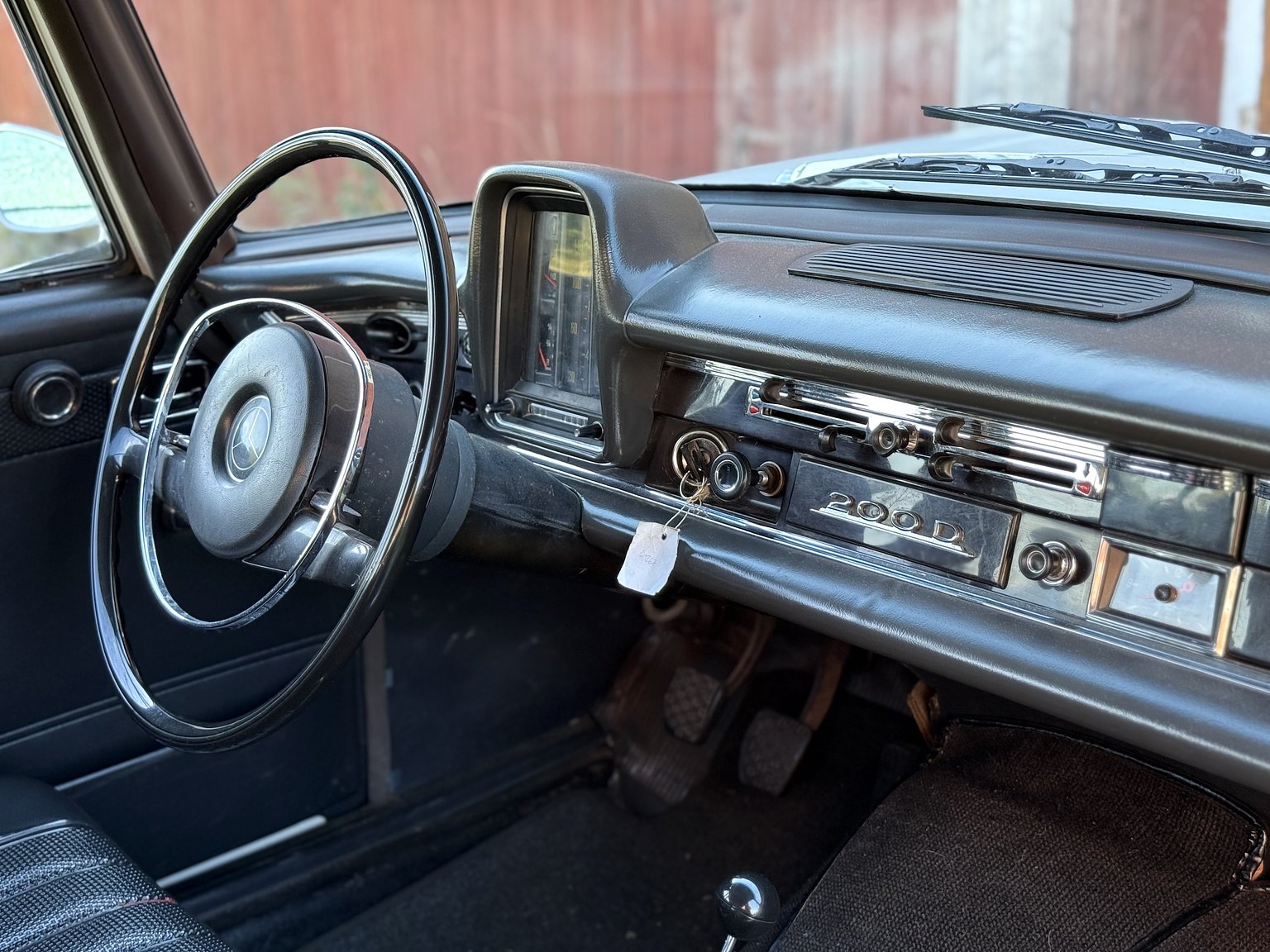 Interiörbild 1967 Mercedes-Benz 200D Safari