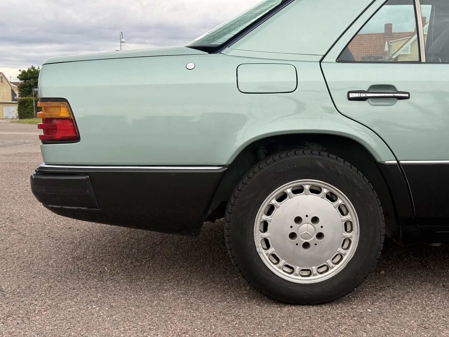 Aussenfoto 1991 Mercedes-Benz 300 E 4MATIC (26)