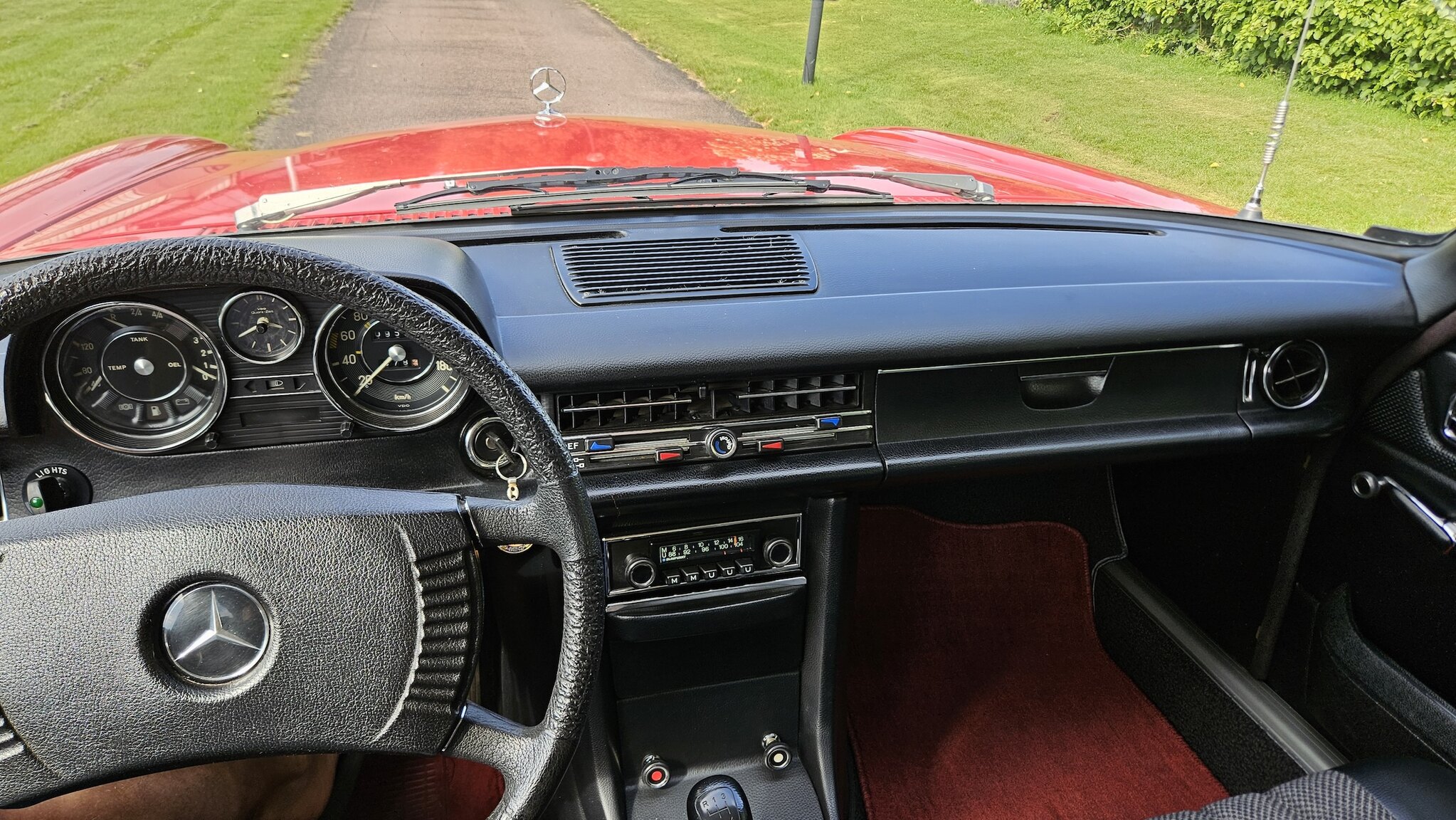 Interiörbild 1975 Mercedes-Benz 200