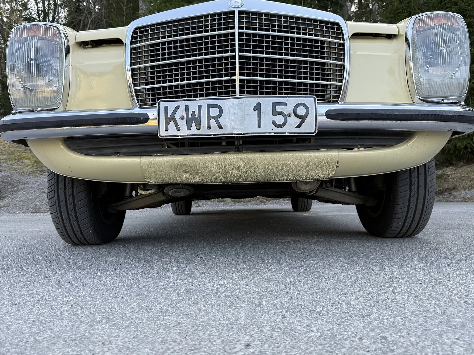 Exterior image of 1974 Mercedes-Benz 230 Automatic (15)