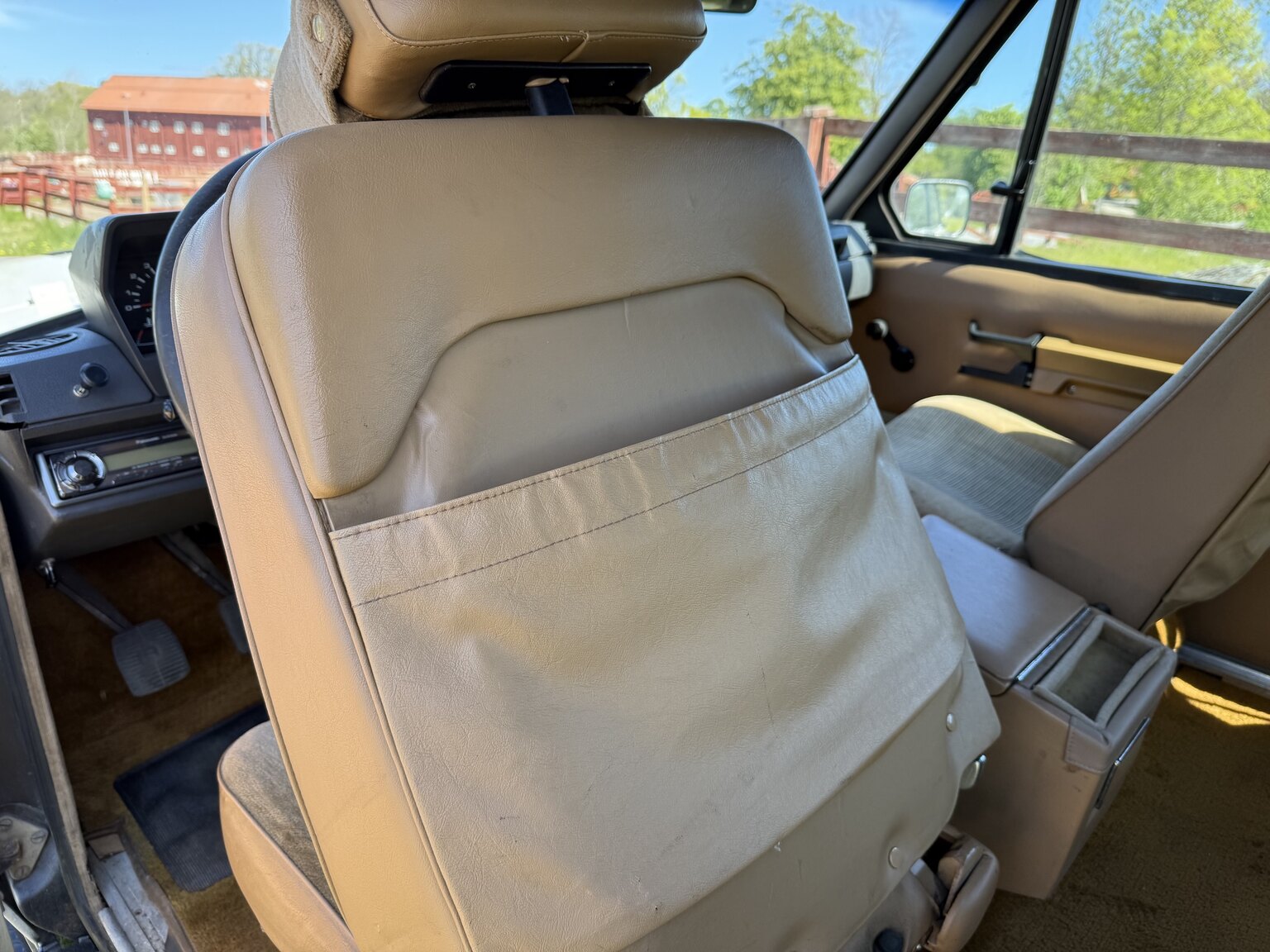 Interior image of 1985 Land Rover Range Rover 3.5 V8