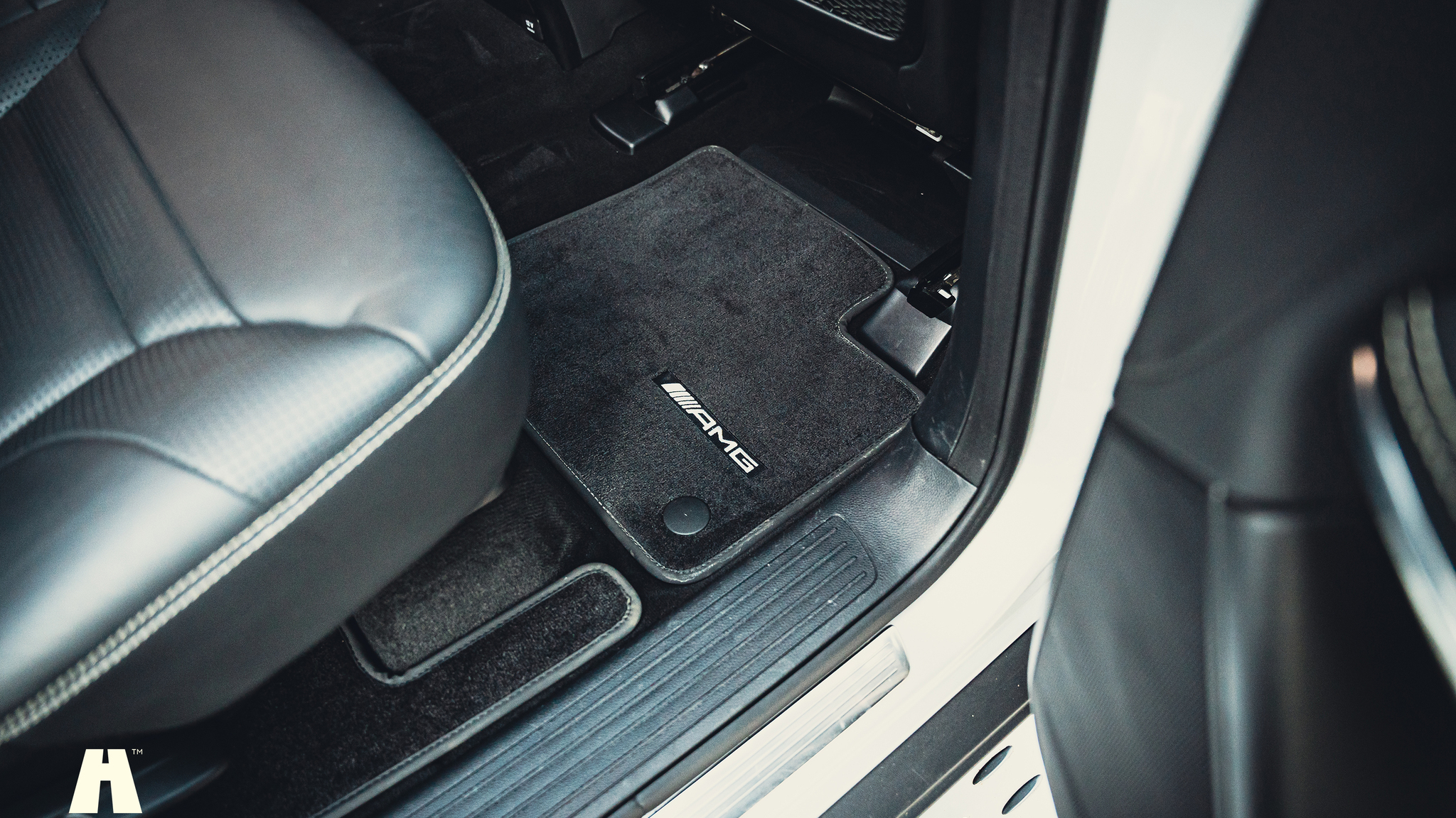 Interiörbild 2017 Mercedes-Benz GLS 63 AMG (81)