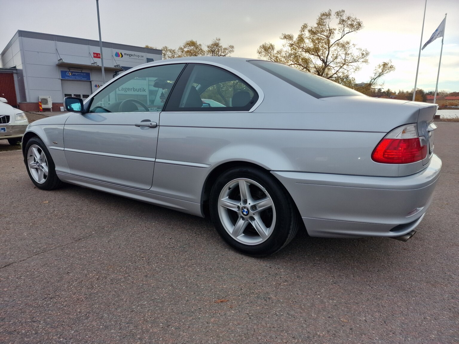 Exteriörbild på 2002 BMW 320Ci