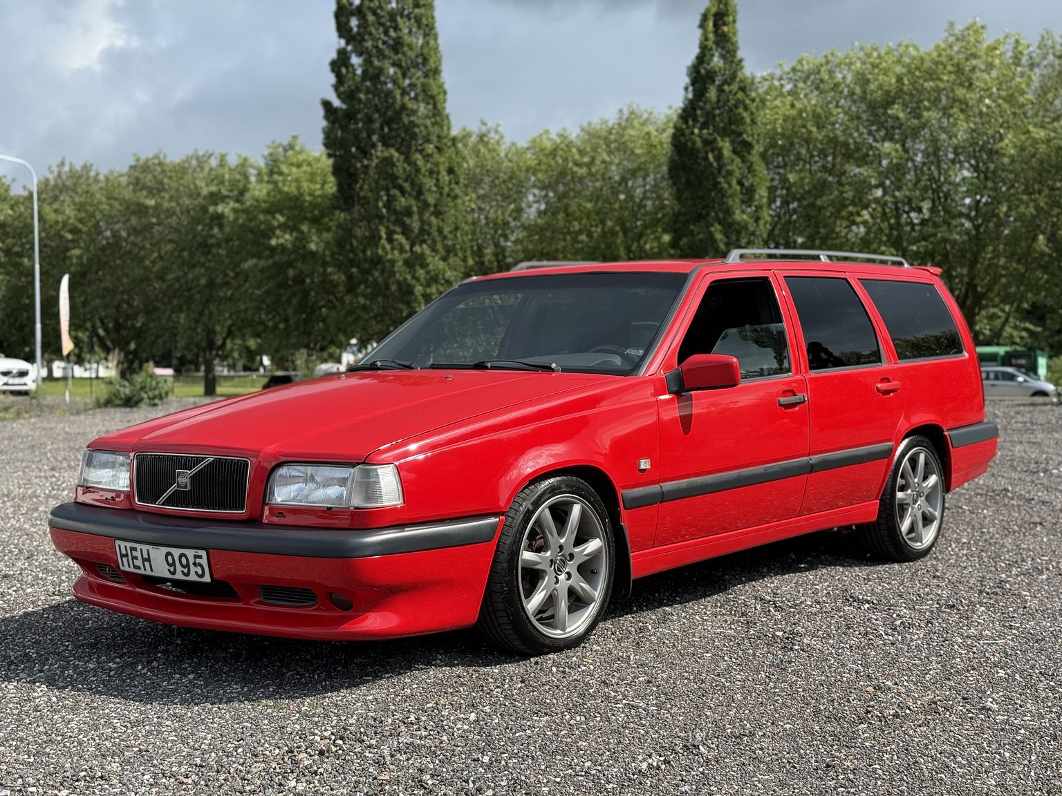 Exterior image of 1996 Volvo 850 R "T-Röd"