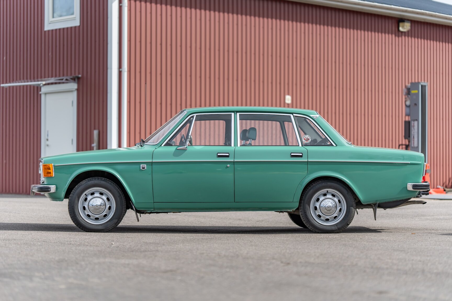 Exterior image of 1973 Volvo 144 (11)