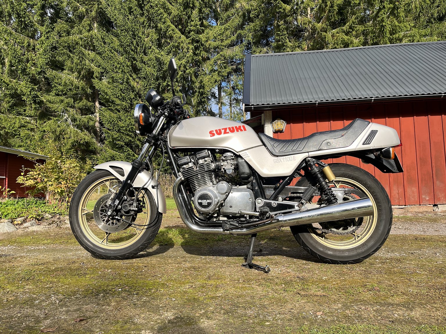 Exteriörbild på 1982 Suzuki GSX1100 - NO RESERVE