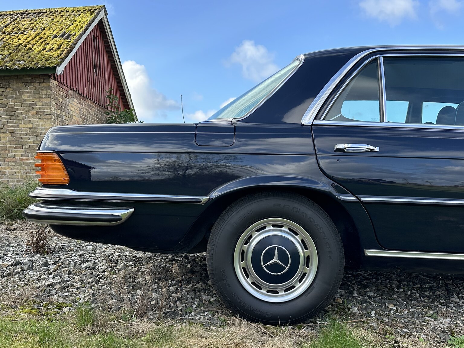 Exterior image of 1975 Mercedes-Benz 450 SEL 6.9 Bepansrad 