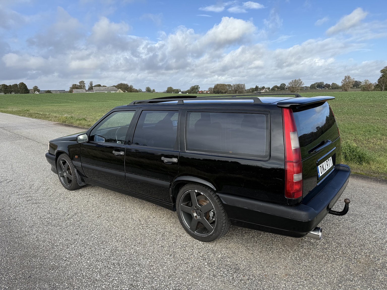 Exterior image of 1995 VOLVO 855 T5R T-5R
