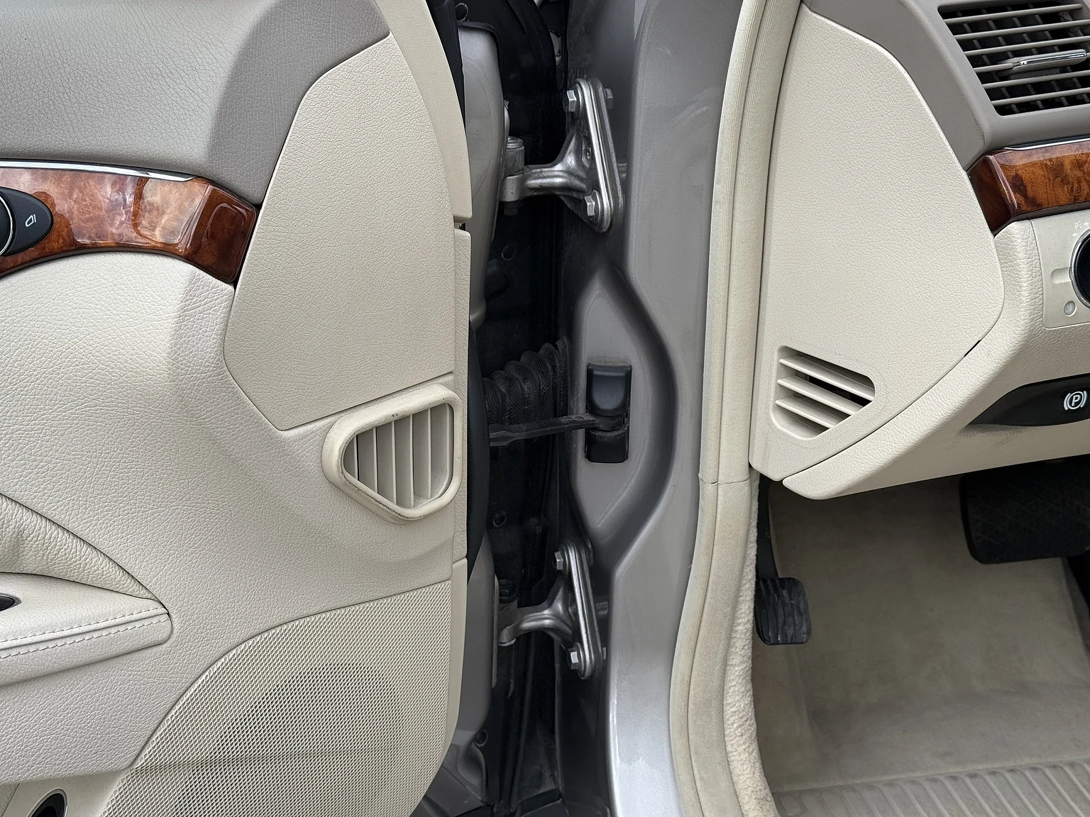 Interiörbild 2004 Mercedes-Benz E 500 7G-Tronic (23)