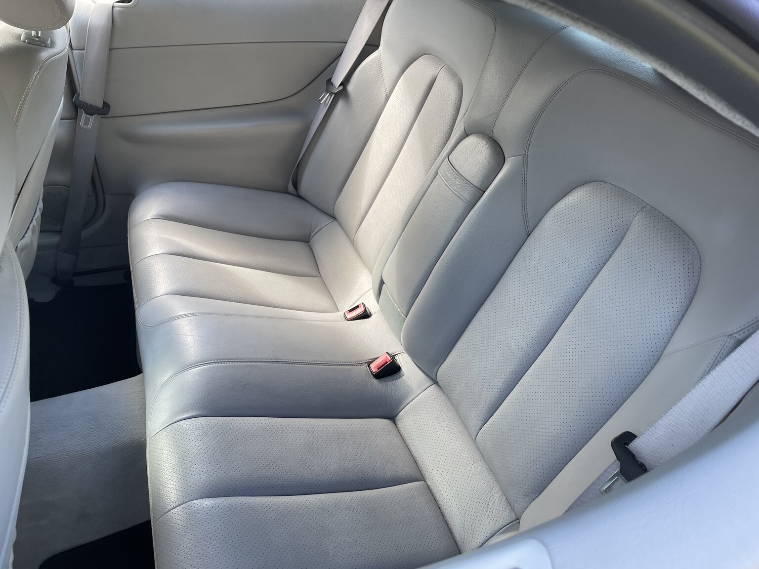 Innenraumfoto von 2001 Mercedes-Benz CLK 230 Kompressor
