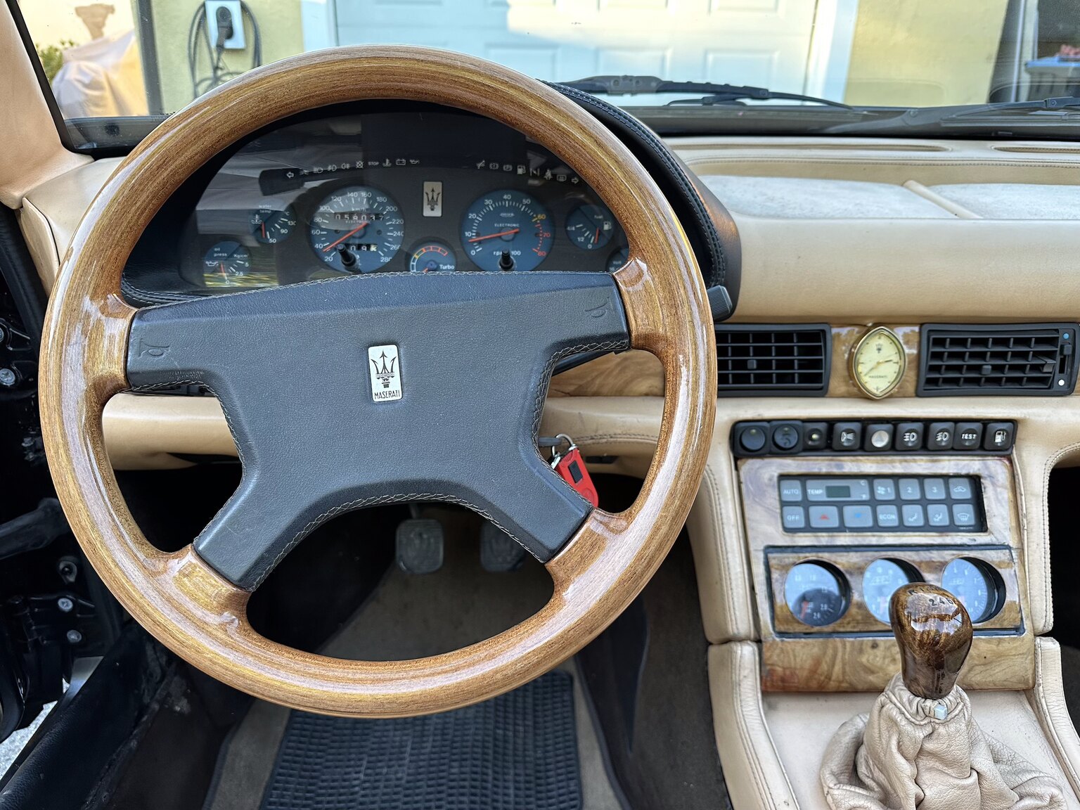 Interiörbild 1987 Maserati Biturbo Spyder