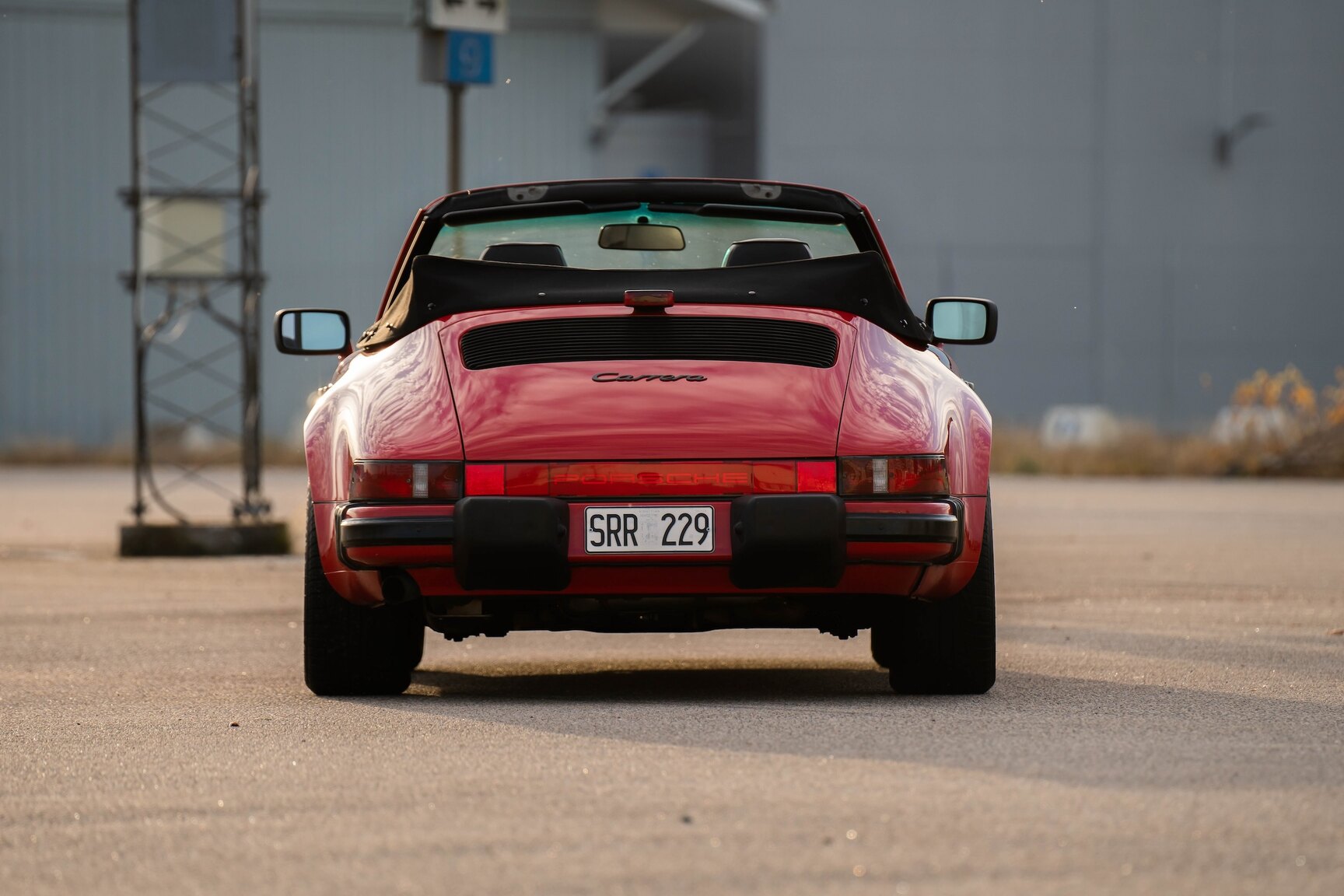 Exteriörbild på 1987 Porsche 911 Carrera Cab 3.2