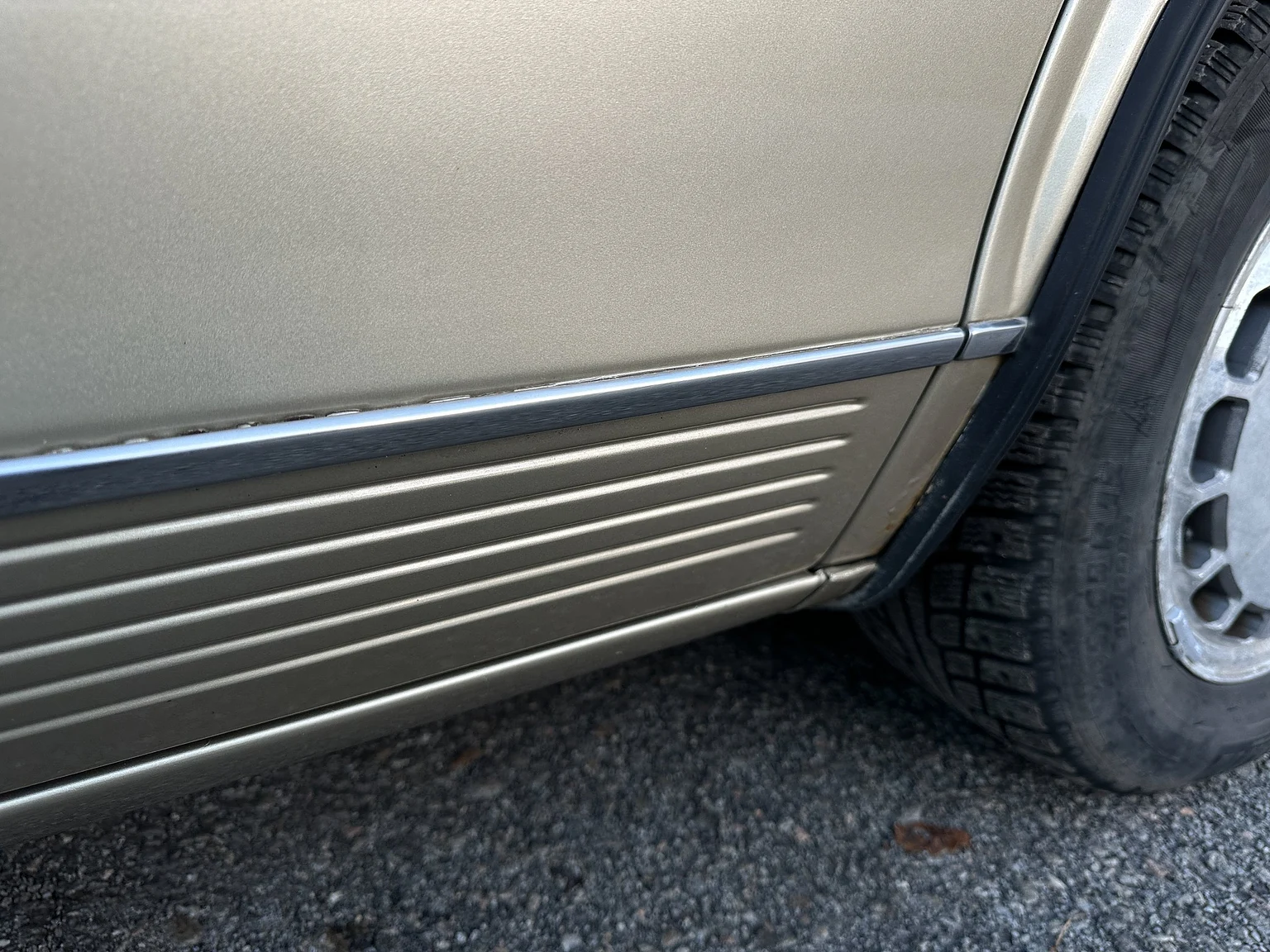 Exterior image of 1989 Cadillac Seville (91)