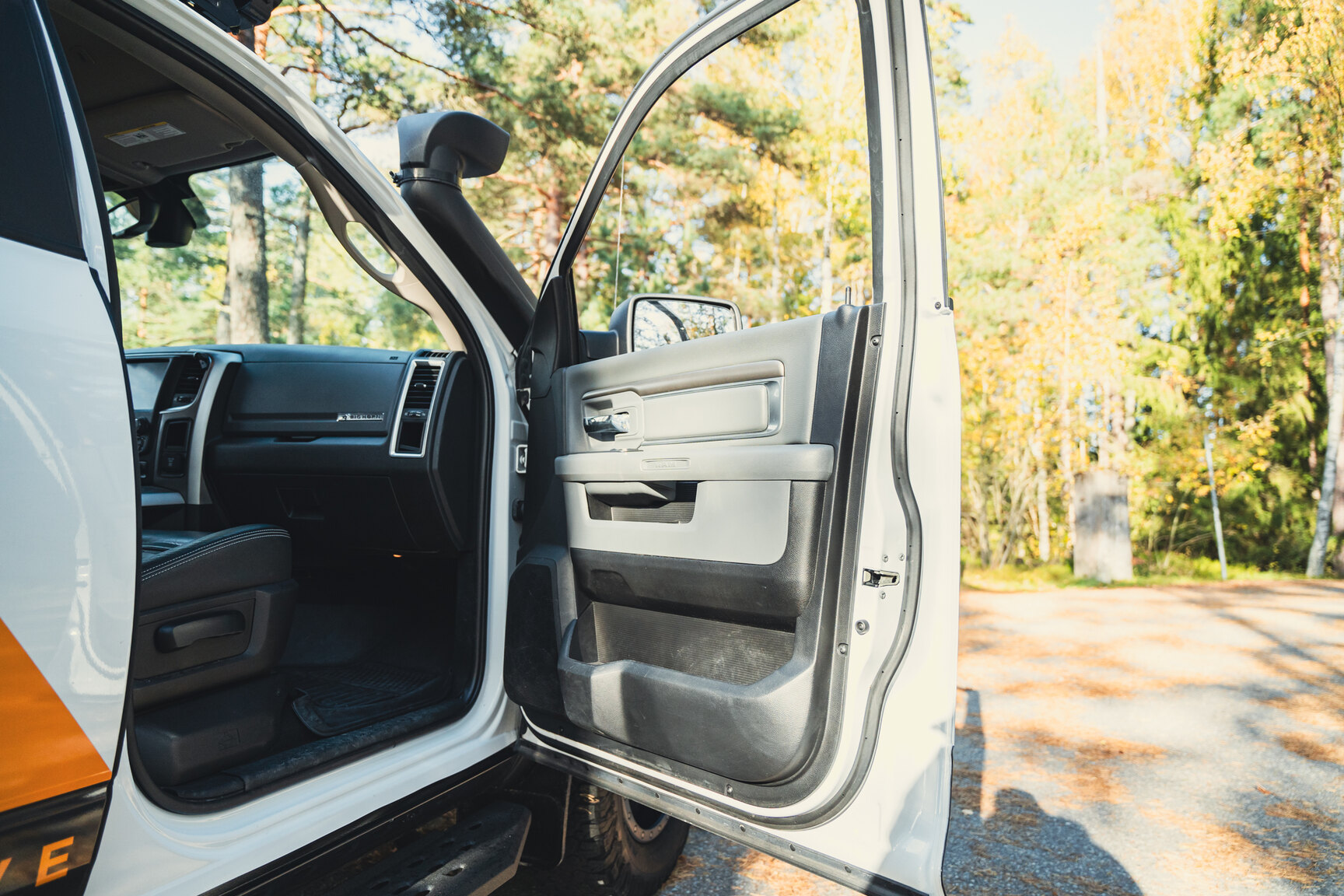 Innenraumfoto von 2017 Dodge Ram 1500 AEV (77)