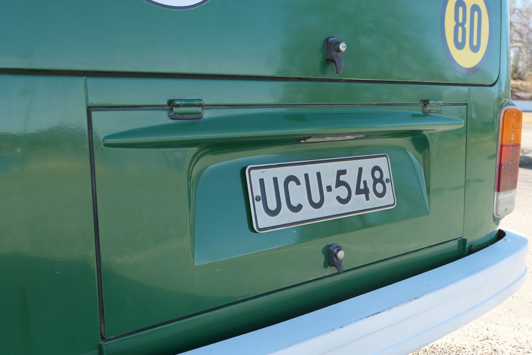 Exteriörbild på 1975 Volkswagen Transporter 1600 Minibuss