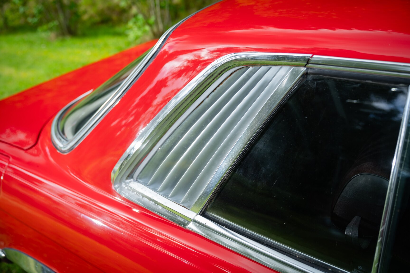 Exterior image of 1975 Mercedes-Benz 350 SLC