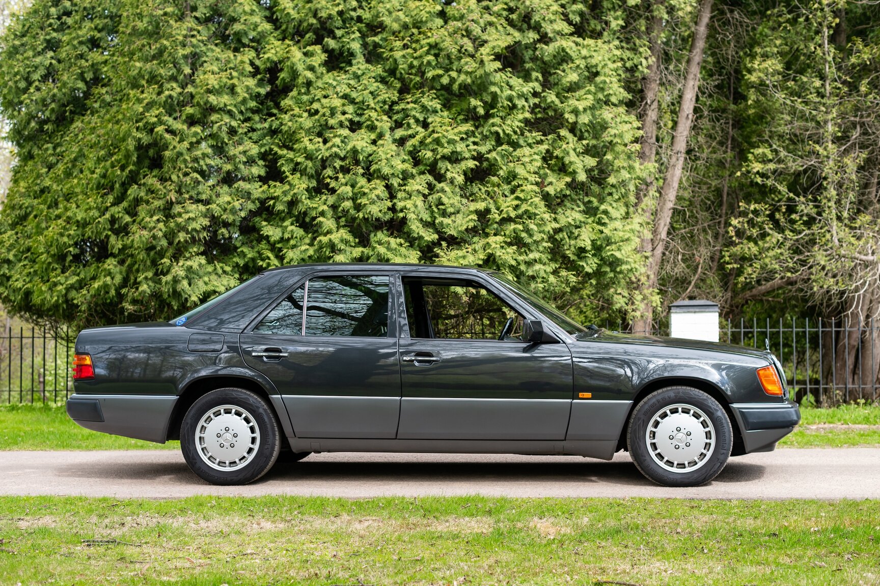 Exterior image of 1993 Mercedes-Benz 400 E