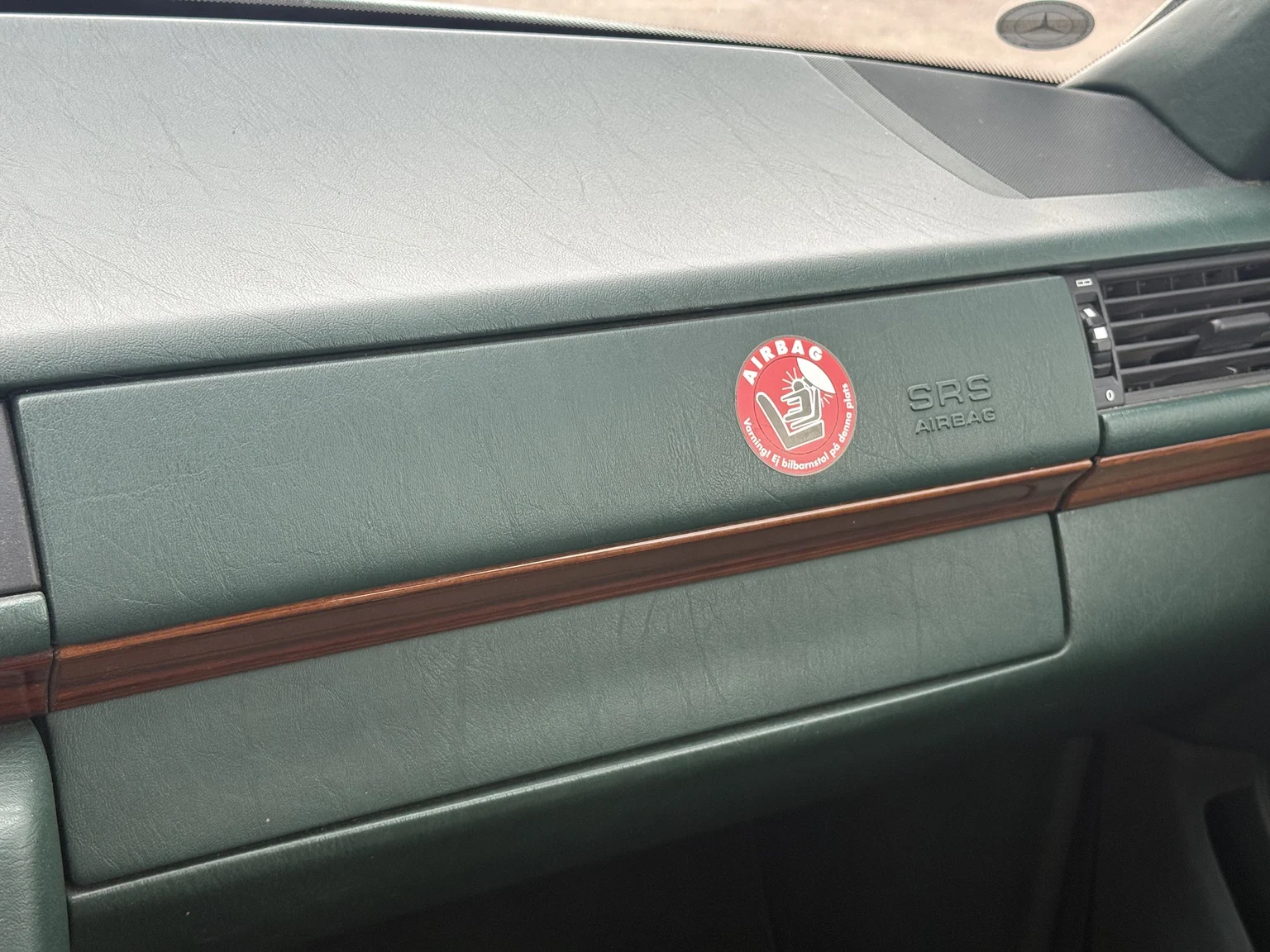 Interiörbild 1991 Mercedes-Benz 300 E 4MATIC (17)