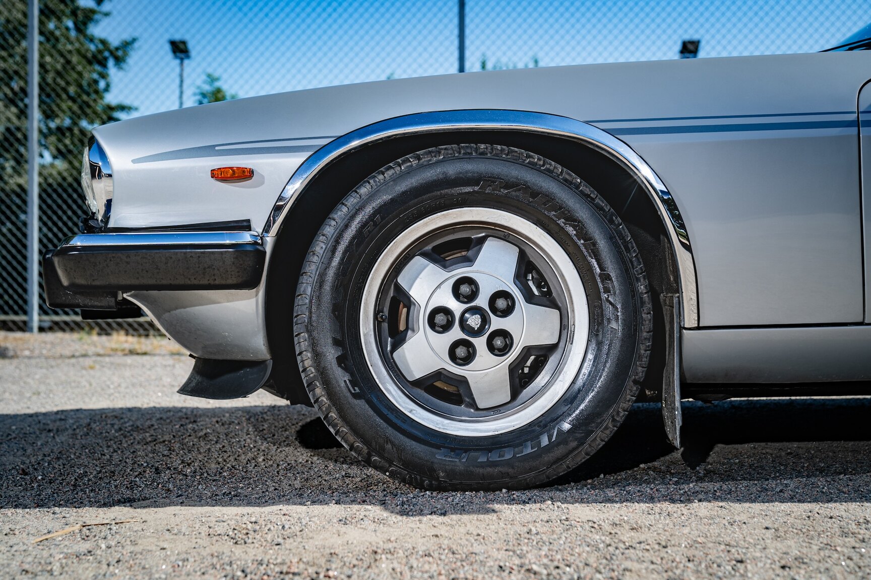 Exteriörbild på 1985 Jaguar XJ-S HE