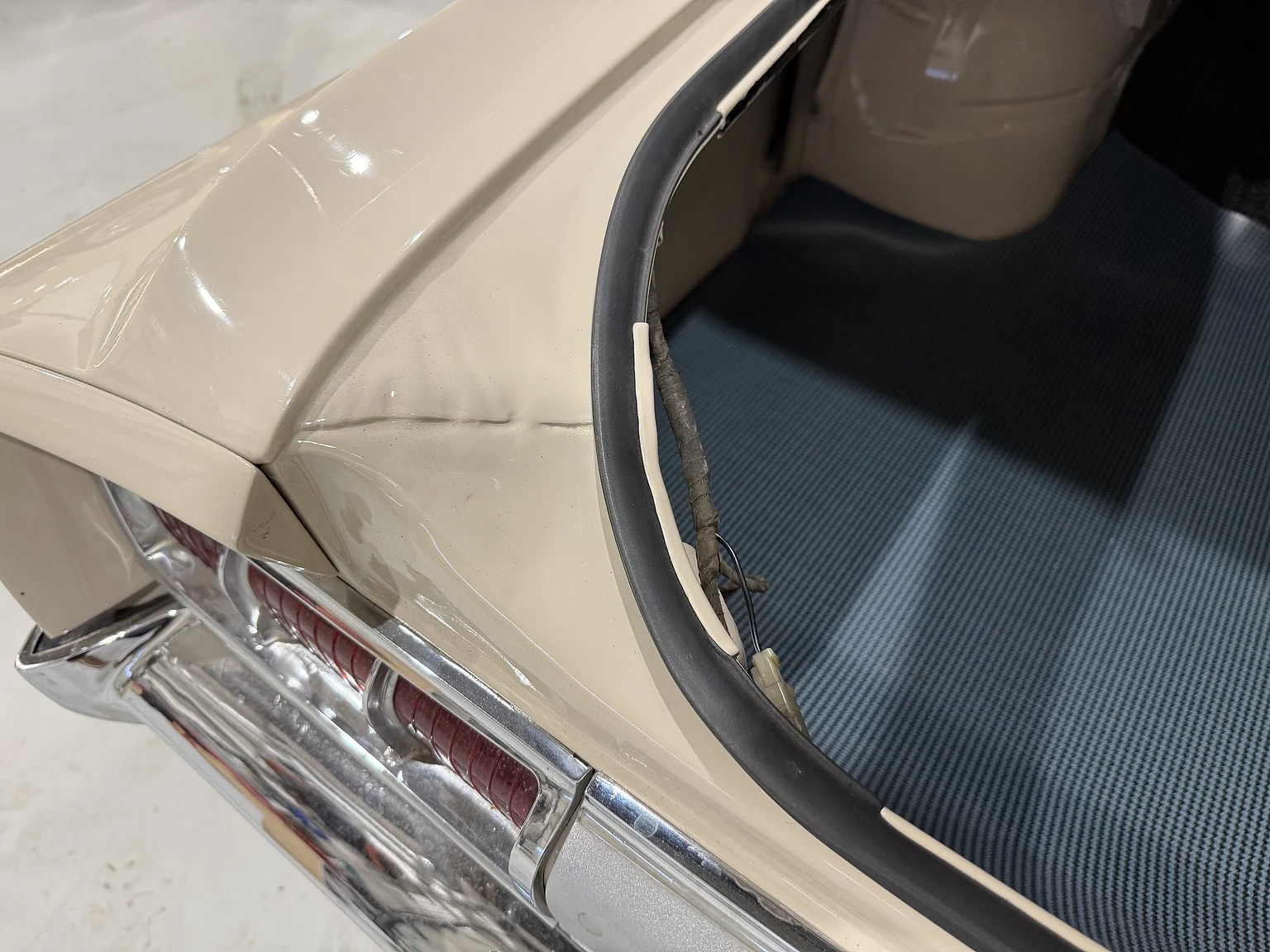 Innenraumfoto von 1964 Oldsmobile Cutlass Convertible (38)