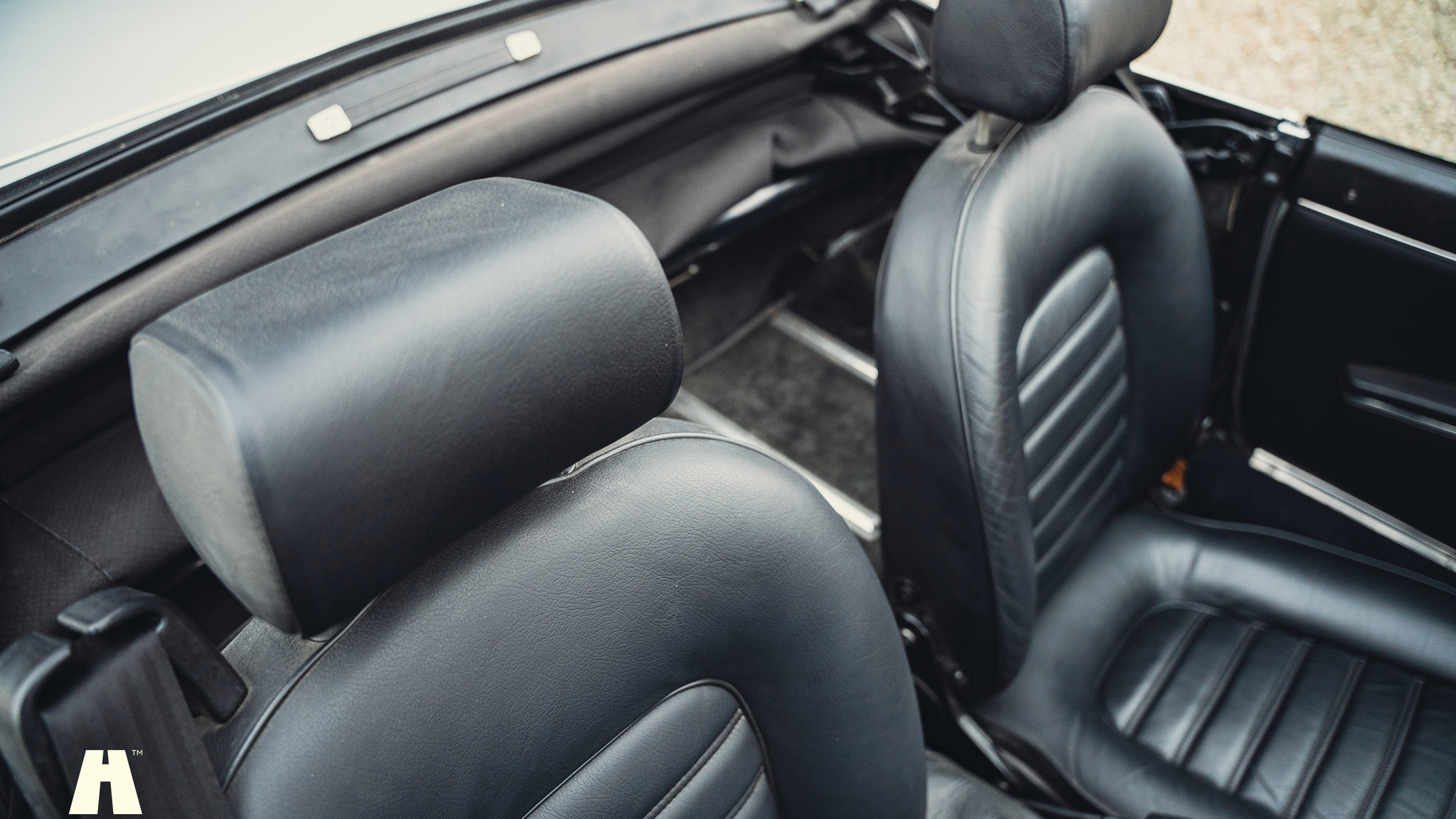 Interior image of 1980 Alfa Romeo 2000 Spider