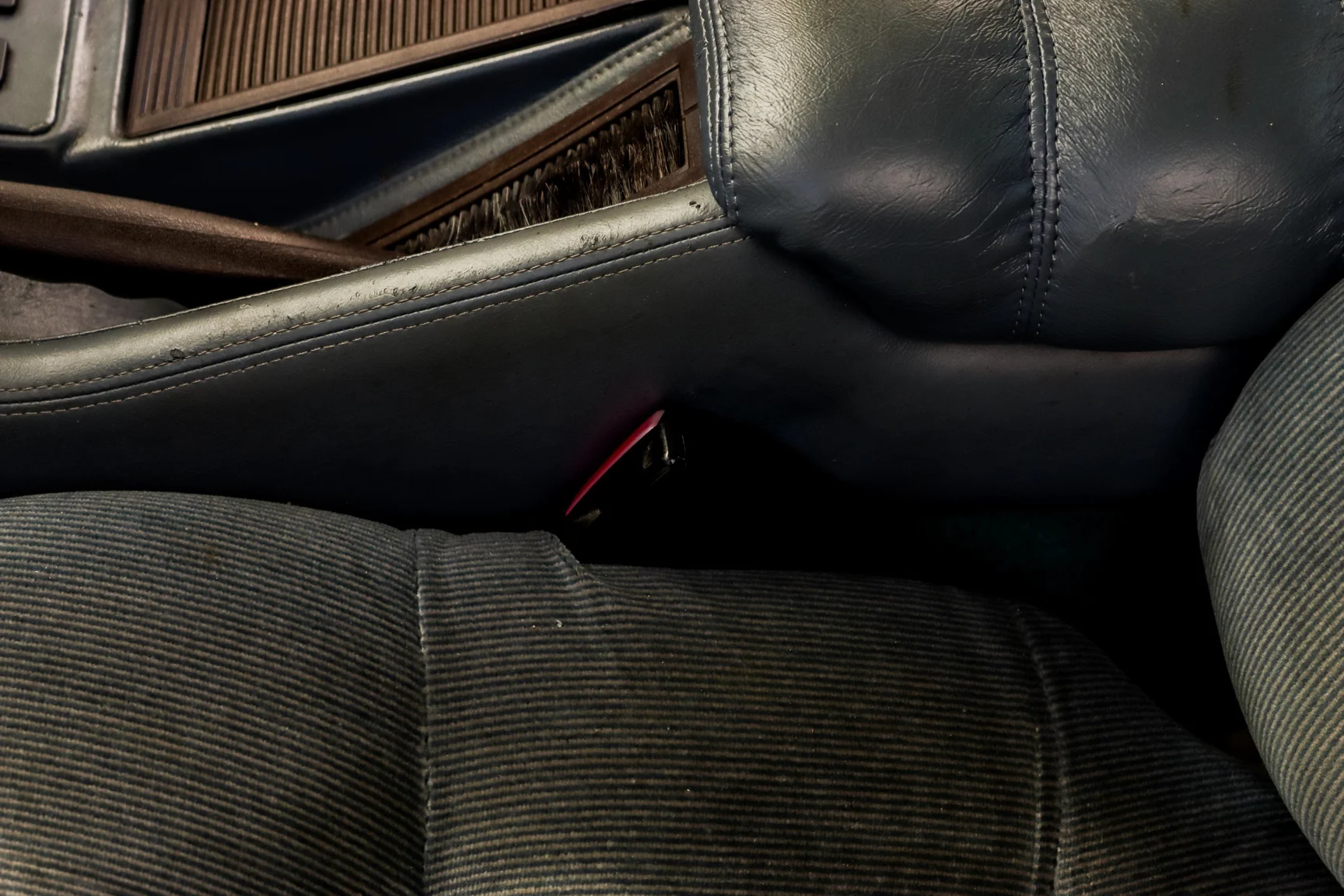 Innenraumfoto von 1987 Maserati Biturbo i (38)