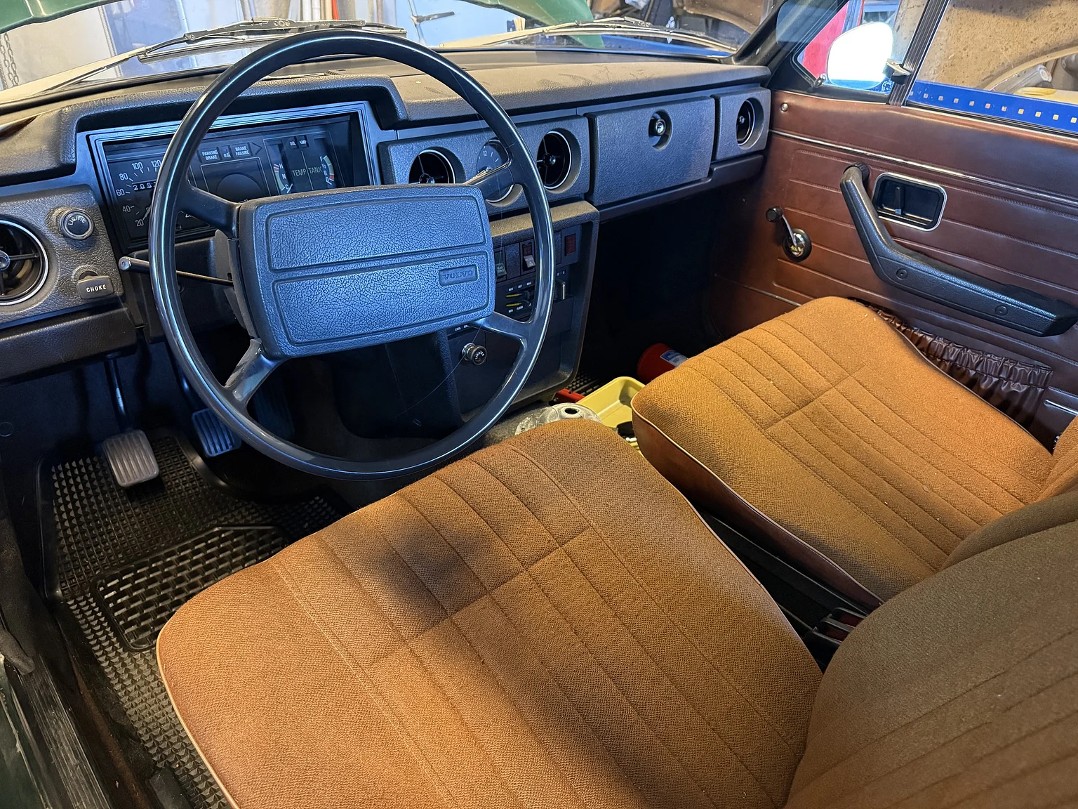 Innenraumfoto von 1973 Volvo 142 2.0 Deluxe (1)