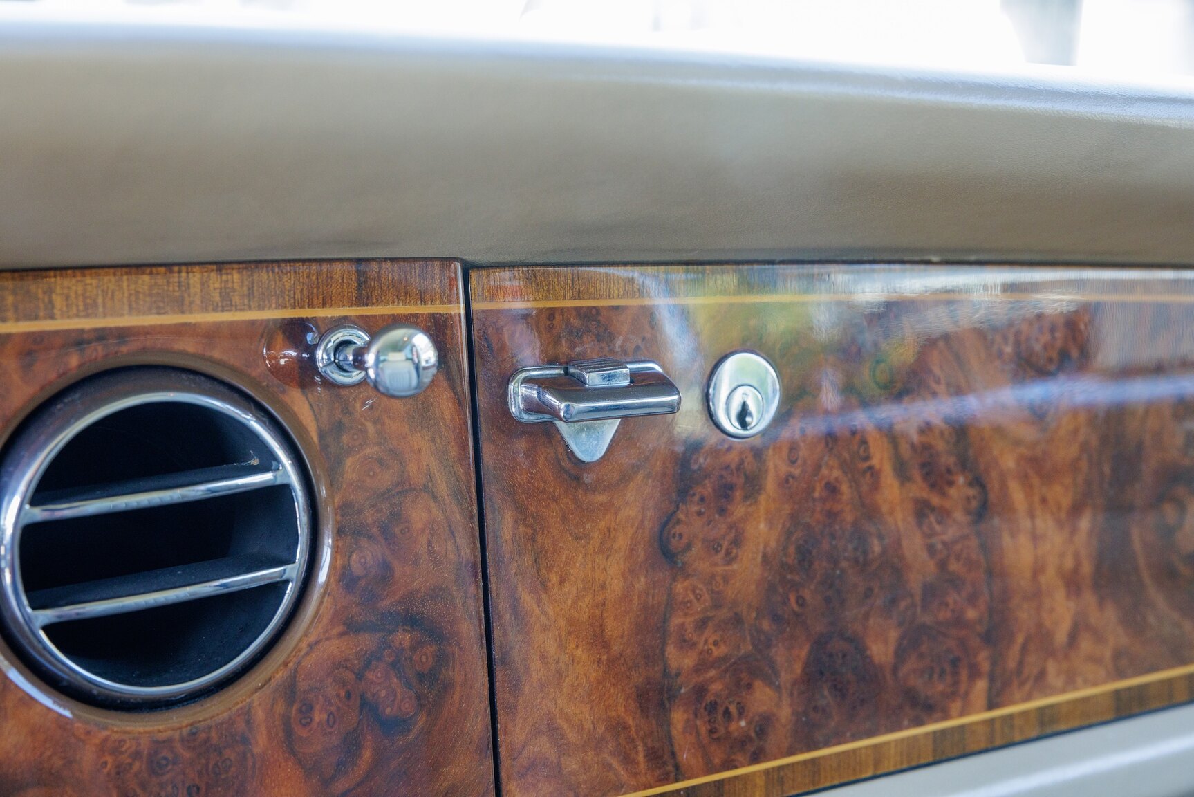 Innenraumfoto von 1991 Rolls Royce Silver Spur LWB